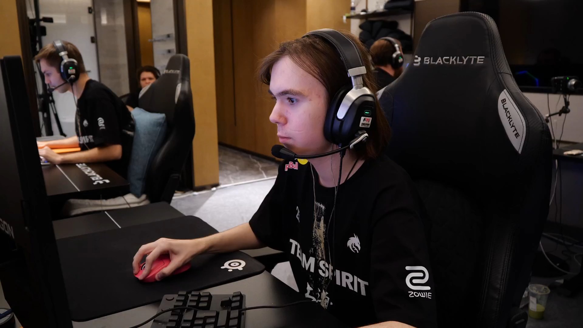 手将自己在 手将自己在